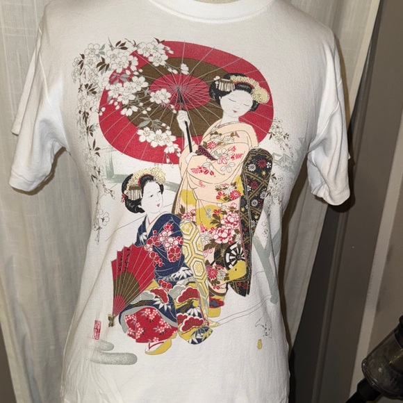 Women's White red black Graphic Asian theme artsy shortsleeve Tee Medium shirt - Picture 3 of 7